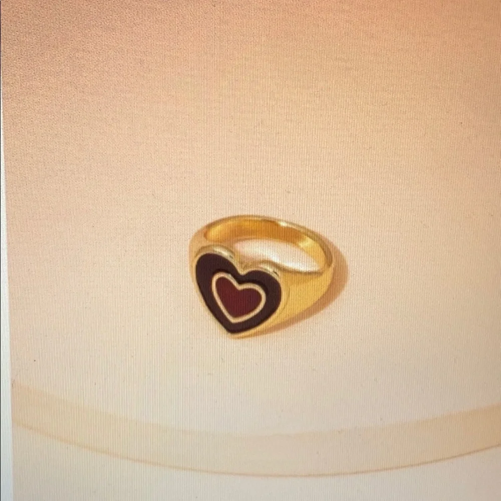 ❤️Faux Gold Heart Detail Ring Size 7 - Picture 2 of 2